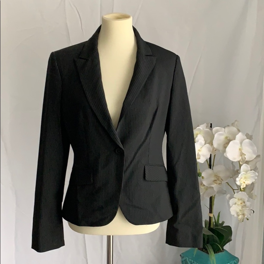 Black pin strip fitted suit blazer